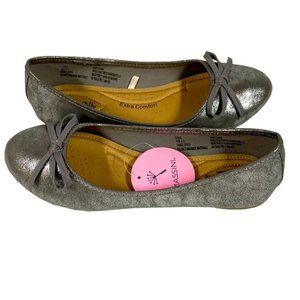 NWT Ballet Flats with Bow Embellishment Metallic Pewter
